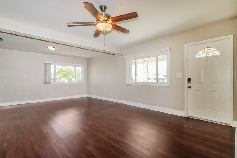 2,560/Mo, 5100 98Th Ave N Pinellas Park, FL 33782 Living Room View