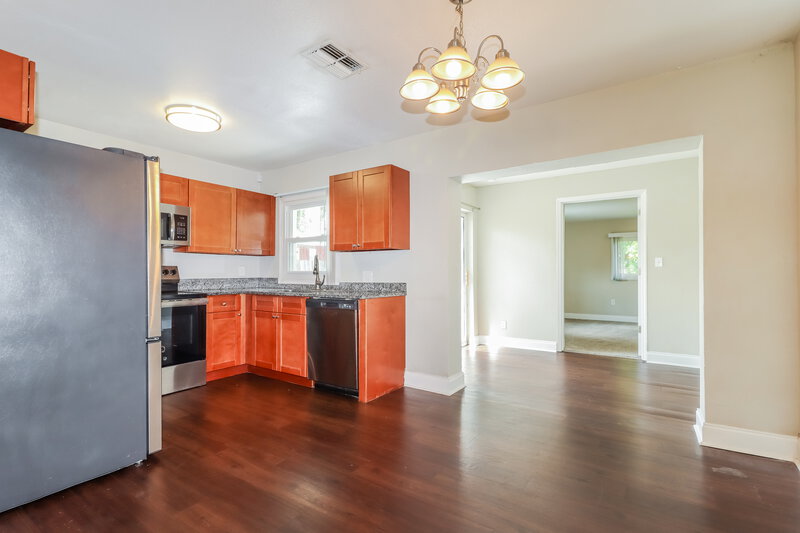 2,560/Mo, 5100 98Th Ave N Pinellas Park, FL 33782 Kitchen View
