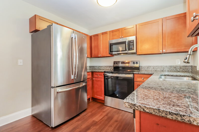 2,560/Mo, 5100 98Th Ave N Pinellas Park, FL 33782 Kitchen View 3