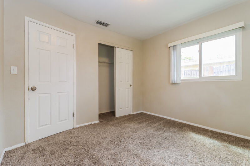 2,560/Mo, 5100 98Th Ave N Pinellas Park, FL 33782 Bedroom View 3