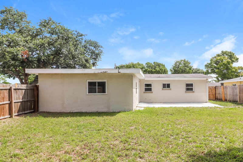 2,560/Mo, 5100 98Th Ave N Pinellas Park, FL 33782 Rear View