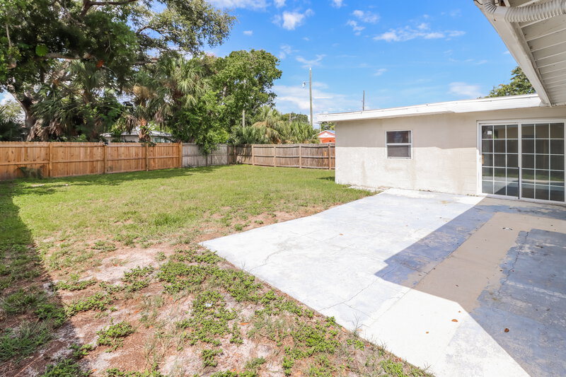 2,560/Mo, 5100 98Th Ave N Pinellas Park, FL 33782 Backyard View