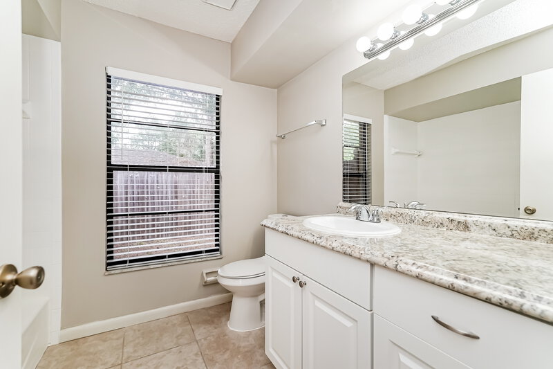 3,375/Mo, 3444 Brian Rd South Palm Harbor, FL 34685 Main Bathroom View