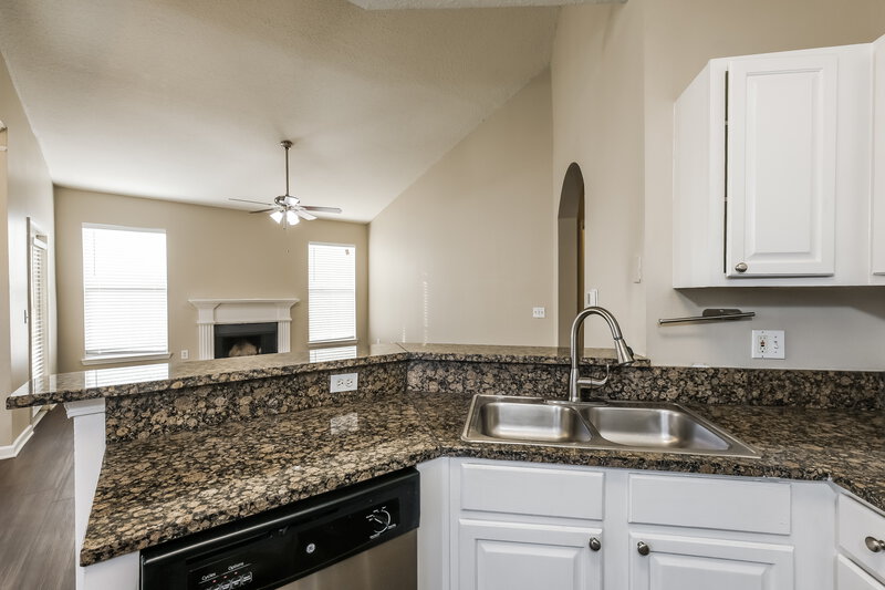 1,760/Mo, 17980 Villa Creek Dr Tampa, FL 33647 Kitchen View 2