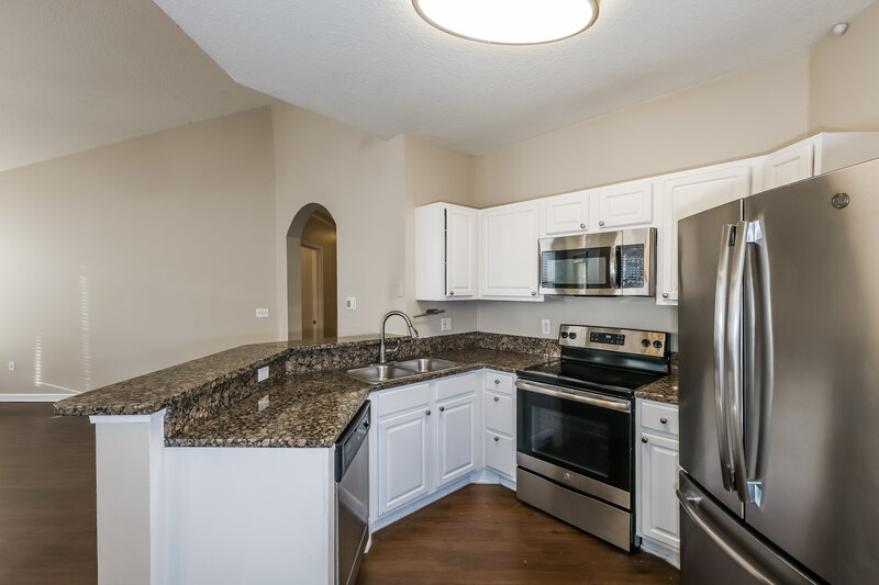 1,760/Mo, 17980 Villa Creek Dr Tampa, FL 33647 Kitchen View 3