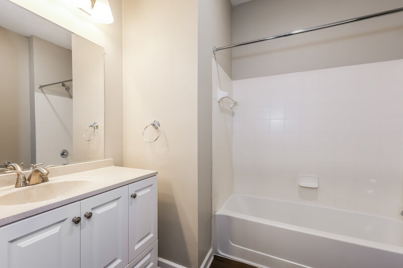 1,760/Mo, 17980 Villa Creek Dr Tampa, FL 33647 Main Bathroom View