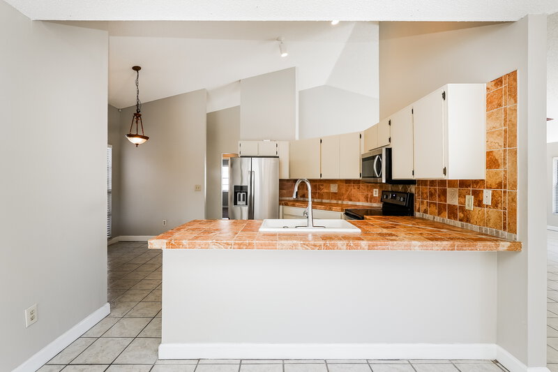 2,090/Mo, 12138 Fruitwood Dr Riverview, FL 33569 Kitchen View