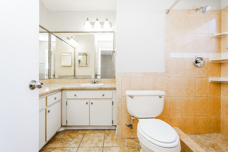 2,090/Mo, 12138 Fruitwood Dr Riverview, FL 33569 Main Bathroom View