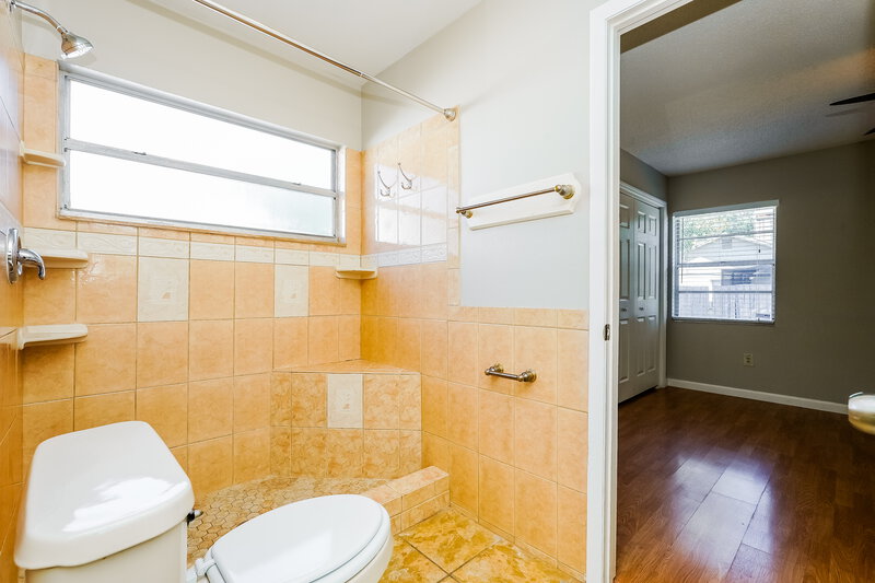 2,090/Mo, 12138 Fruitwood Dr Riverview, FL 33569 Main Bathroom View 2