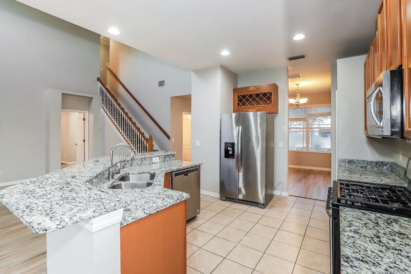 2,615/Mo, 403 Durham Shore Ct Apollo Beach, FL 33572 Kitchen View 2