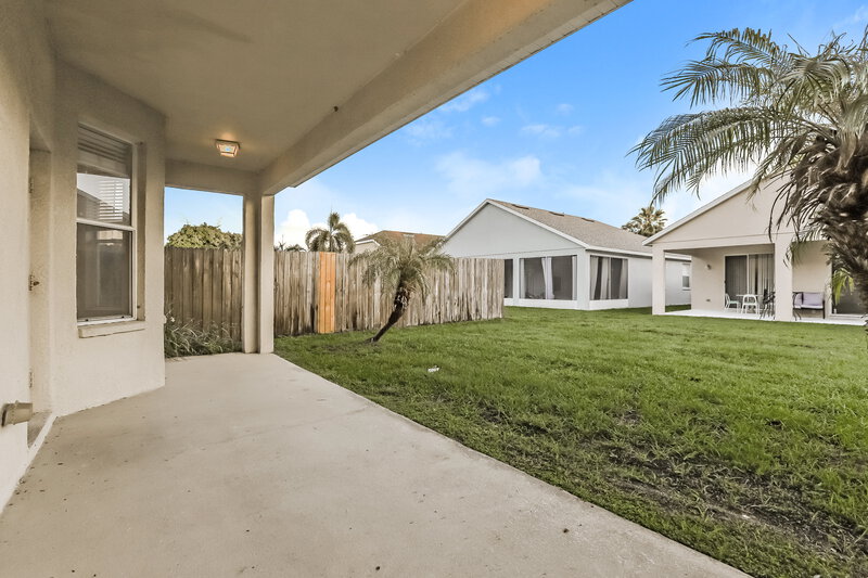 2,615/Mo, 403 Durham Shore Ct Apollo Beach, FL 33572 Covered Patio View