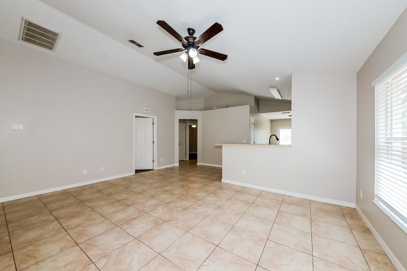 2,180/Mo, 7405 Oxford Garden Cir Apollo Beach, FL 33572 Living Room View