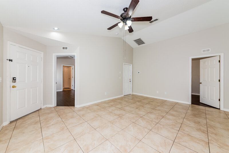 2,180/Mo, 7405 Oxford Garden Cir Apollo Beach, FL 33572 Living Room View 2