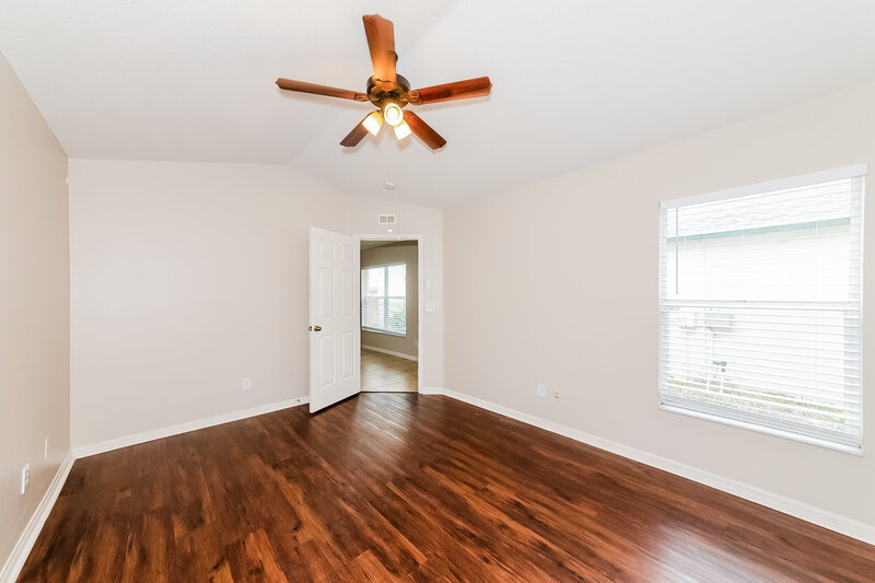 2,180/Mo, 7405 Oxford Garden Cir Apollo Beach, FL 33572 Main Bedroom View 2
