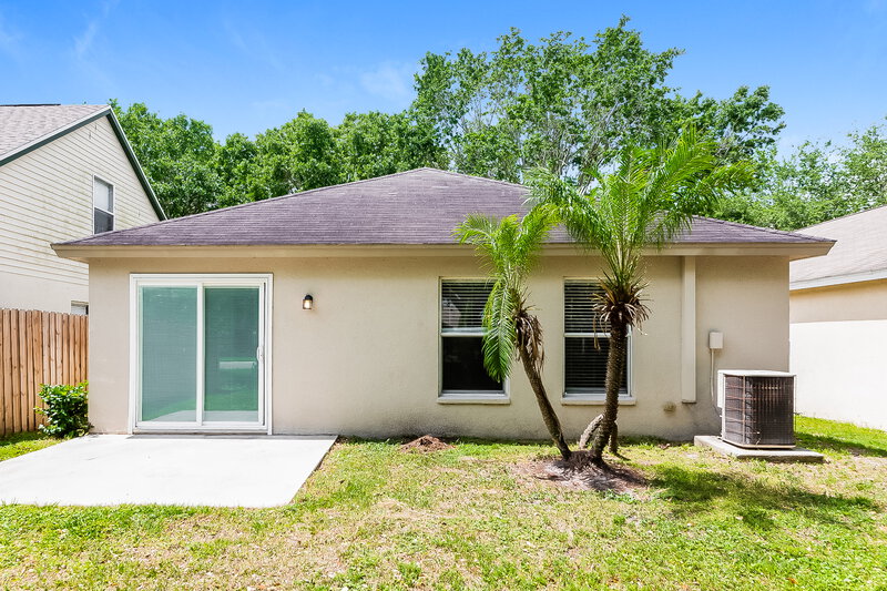 2,180/Mo, 7405 Oxford Garden Cir Apollo Beach, FL 33572 Rear View