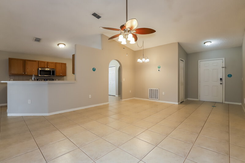 3,430/Mo, 12919 Parkington Dr Gibsonton, FL 33534 Living Room View 3