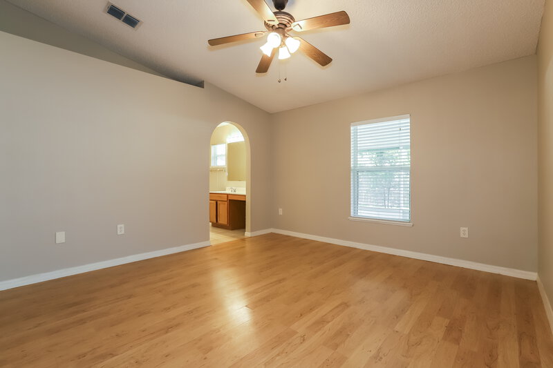 3,430/Mo, 12919 Parkington Dr Gibsonton, FL 33534 Main Bedroom View