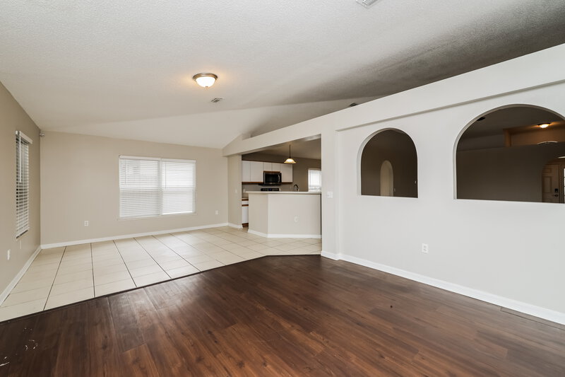 2,300/Mo, 12814 Lake Vista Dr Gibsonton, FL 33534 Family Room View
