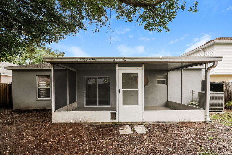 2,300/Mo, 12814 Lake Vista Dr Gibsonton, FL 33534 Rear View