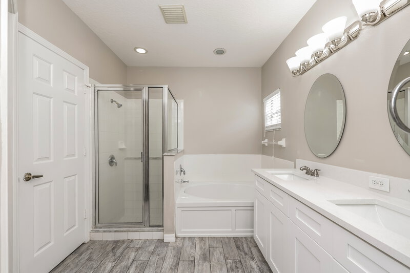 2,550/Mo, 8015 Terrace Ridge Dr Temple Terrace, FL 33637 Main Bathroom View