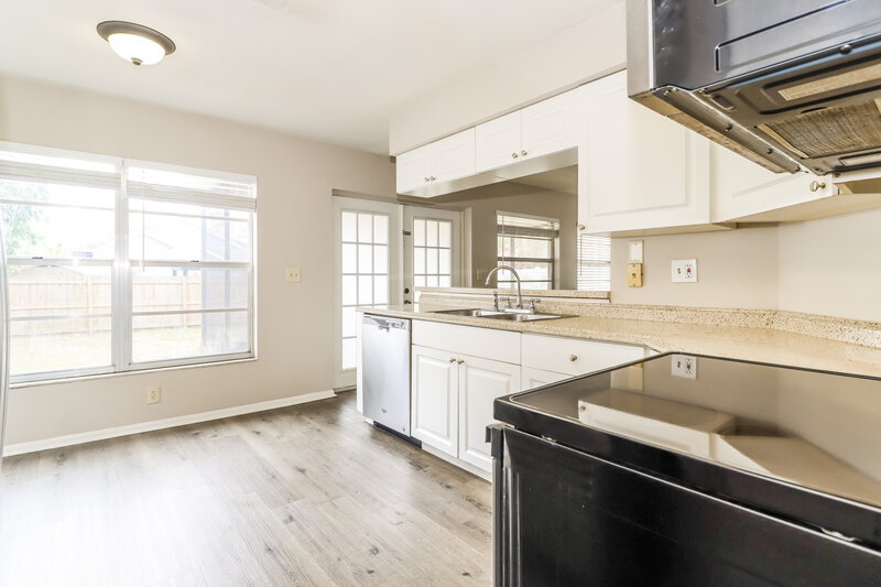 2,140/Mo, 10903 Carnelian Ln Riverview, FL 33578 Kitchen View