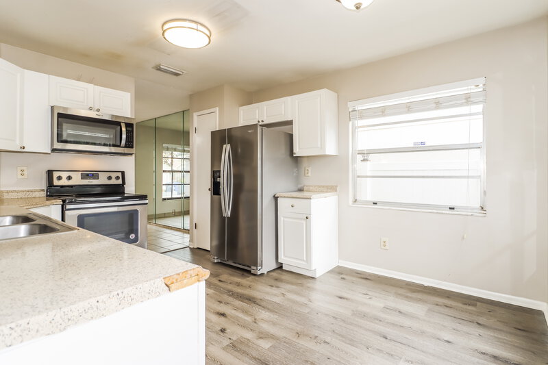 2,140/Mo, 10903 Carnelian Ln Riverview, FL 33578 Kitchen View 3