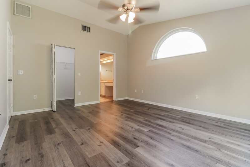 1,915/Mo, 8309 Royal Hart Dr New Port Richey, FL 34653 Main Bedroom View 2