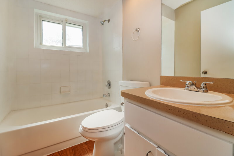 1,915/Mo, 8309 Royal Hart Dr New Port Richey, FL 34653 Bathroom View