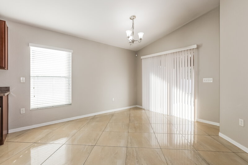 2,105/Mo, 6400 Twin Bridges Dr Zephyrhills, FL 33541 Dining Room View
