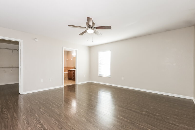 2,105/Mo, 6400 Twin Bridges Dr Zephyrhills, FL 33541 Main Bedroom View