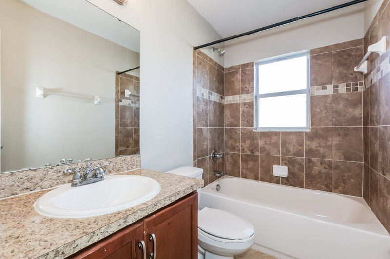 2,105/Mo, 6400 Twin Bridges Dr Zephyrhills, FL 33541 Bedroom View 4