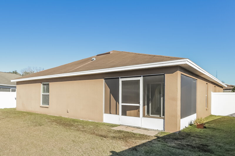 2,105/Mo, 6400 Twin Bridges Dr Zephyrhills, FL 33541 Rear View