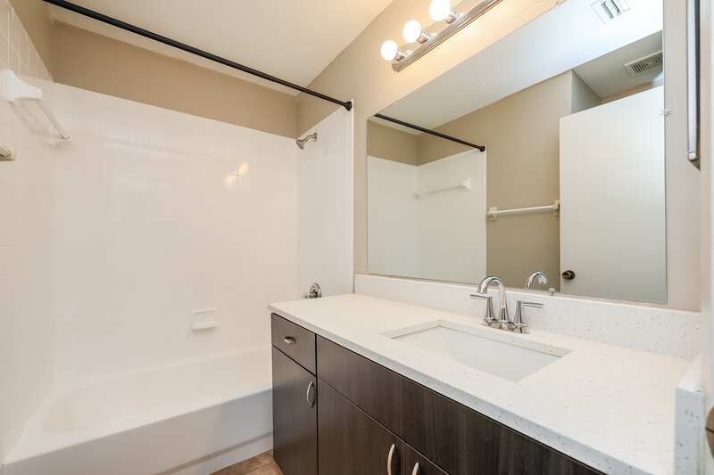 2,255/Mo, 1222 Cressford Pl Brandon, FL 33511 Bathroom View