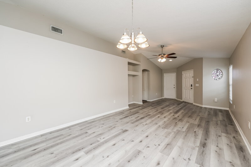 2,000/Mo, 1533 Marsh Wood Dr Seffner, FL 33584 Dining Room View