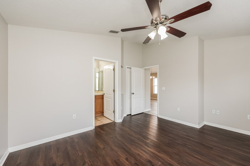 2,000/Mo, 1533 Marsh Wood Dr Seffner, FL 33584 Main Bedroom View 2