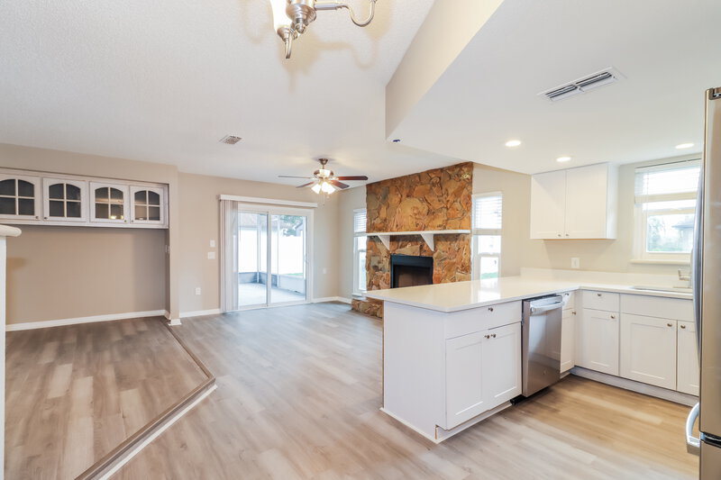 2,150/Mo, 12909 Walnut Tree Ln Hudson, FL 34669 Kitchen View