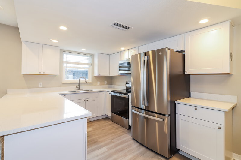 2,150/Mo, 12909 Walnut Tree Ln Hudson, FL 34669 Kitchen View 2