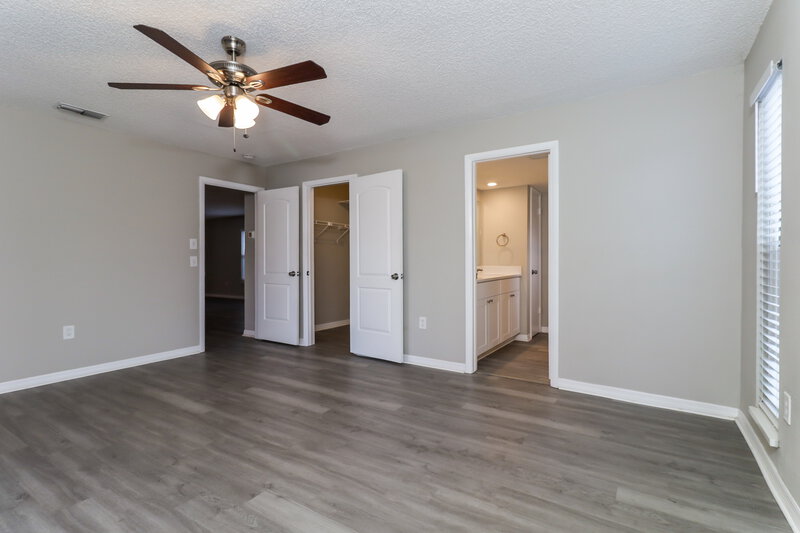 2,095/Mo, 12909 Walnut Tree Ln Hudson, FL 34669 Main Bedroom View 2