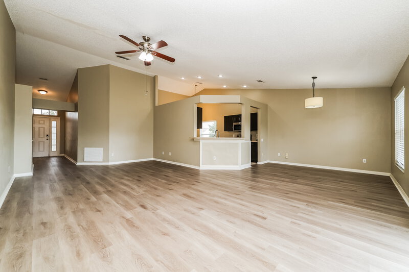 2,250/Mo, 12515 Midpointe Dr Riverview, FL 33578 Living Room View
