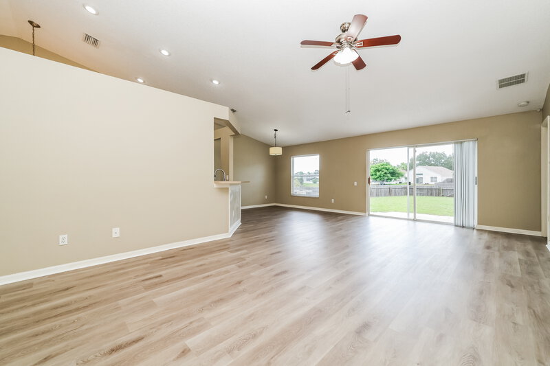 2,250/Mo, 12515 Midpointe Dr Riverview, FL 33578 Living Room View 2