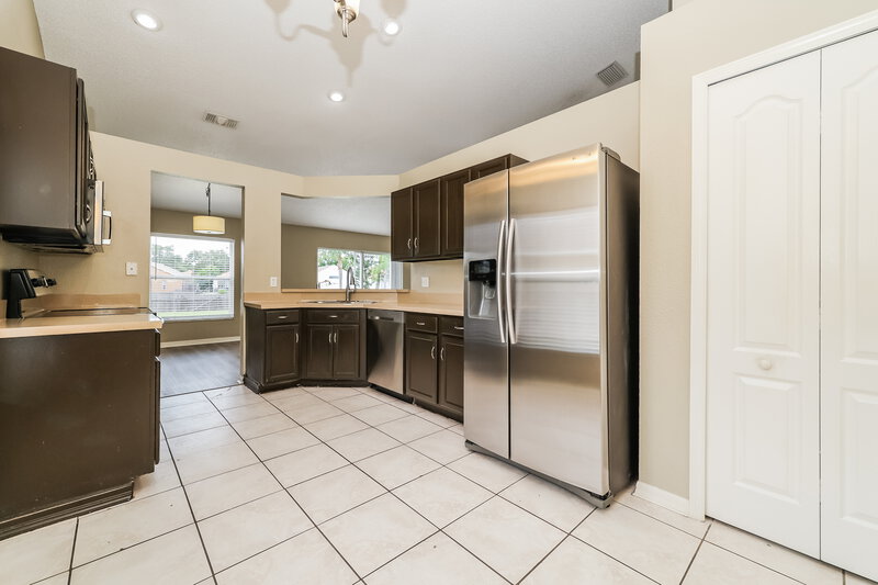 2,250/Mo, 12515 Midpointe Dr Riverview, FL 33578 Kitchen View