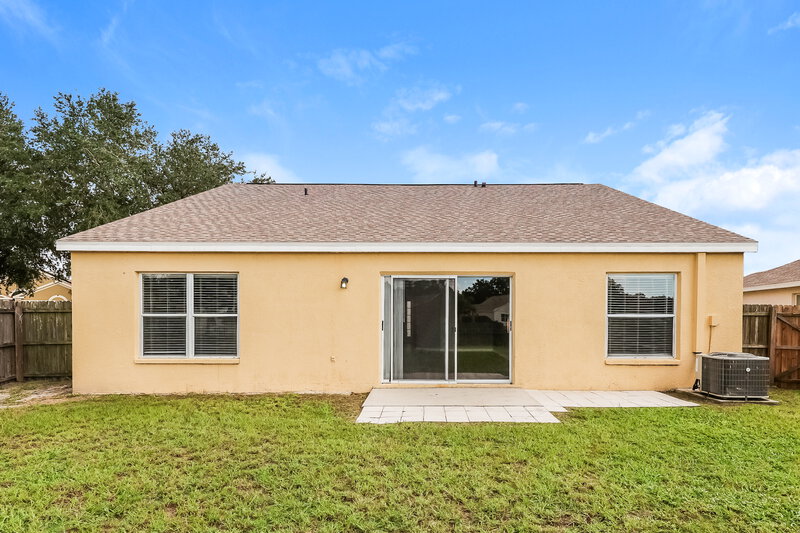 2,250/Mo, 12515 Midpointe Dr Riverview, FL 33578 Rear View