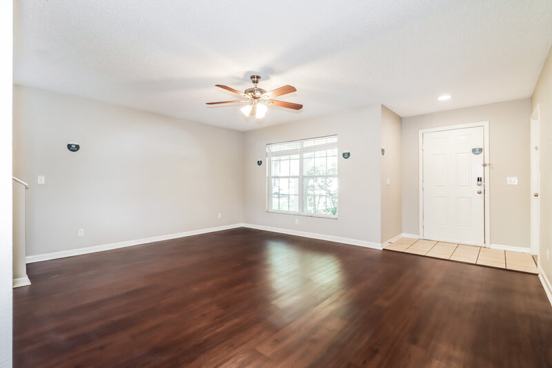 2,080/Mo, 714 Cape Cod Cir Valrico, FL 33594 Living Room View 2