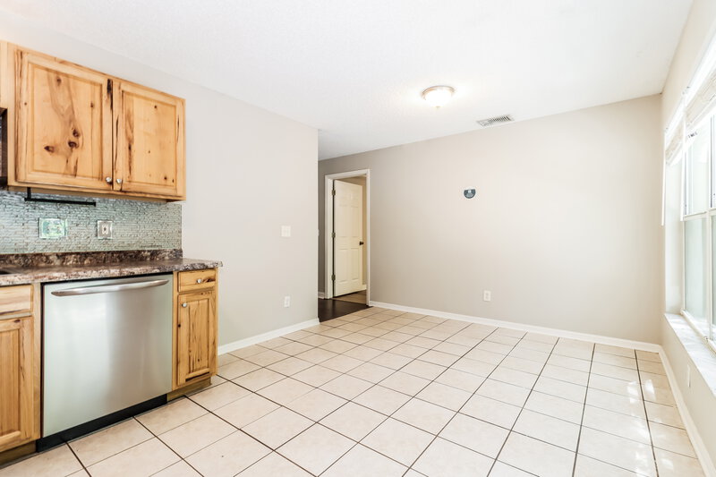 2,080/Mo, 714 Cape Cod Cir Valrico, FL 33594 Kitchen View 2