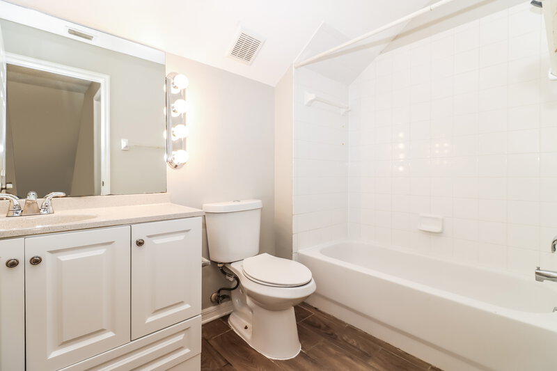 2,080/Mo, 714 Cape Cod Cir Valrico, FL 33594 Bathroom View