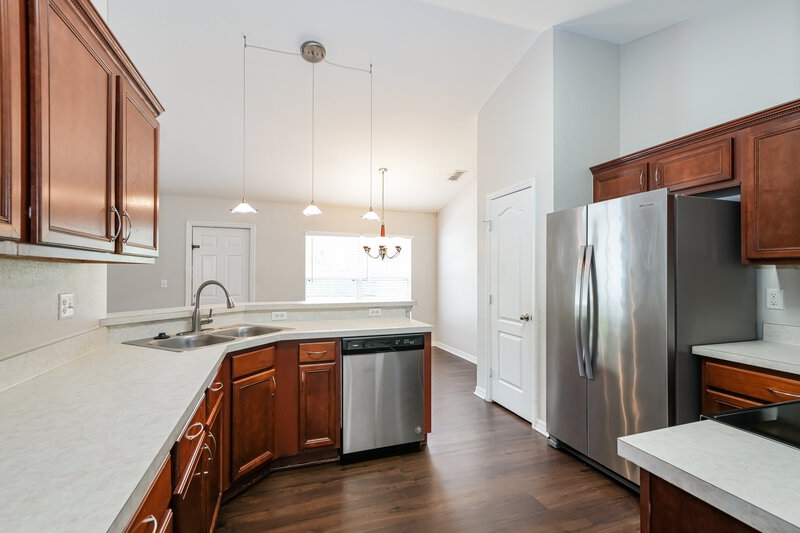1,960/Mo, 6727 Krenson Oaks Cir Lakeland, FL 33810 Kitchen View 2