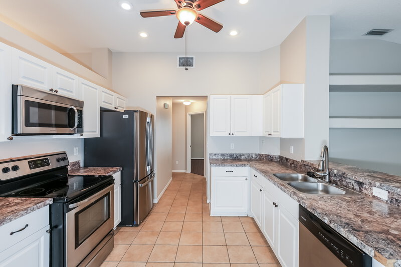 2,120/Mo, 4711 Ramshead Dr Valrico, FL 33594 Kitchen View