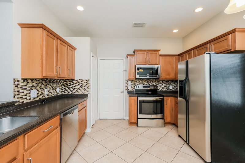 2,350/Mo, 8513 Deer Chase Dr Riverview, FL 33578 Kitchen View 2