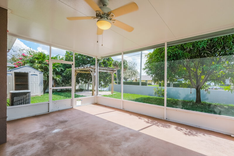 2,350/Mo, 8513 Deer Chase Dr Riverview, FL 33578 Sun Room View