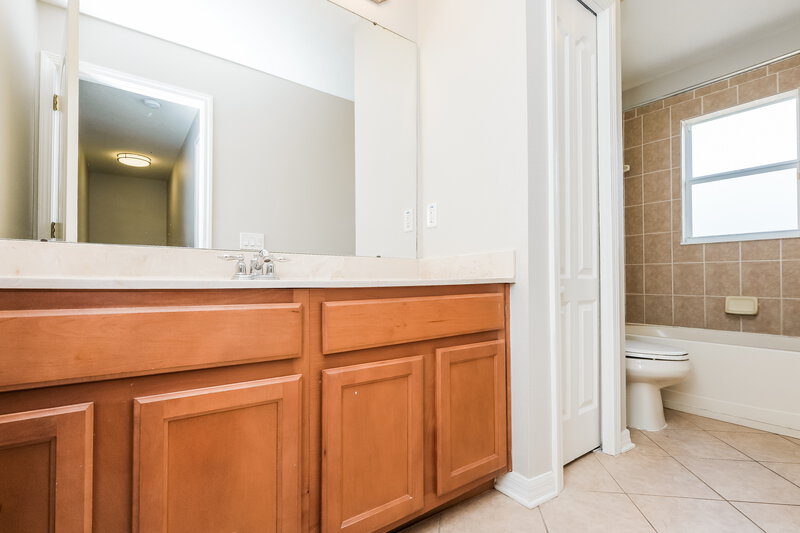 2,350/Mo, 8513 Deer Chase Dr Riverview, FL 33578 Bathroom View